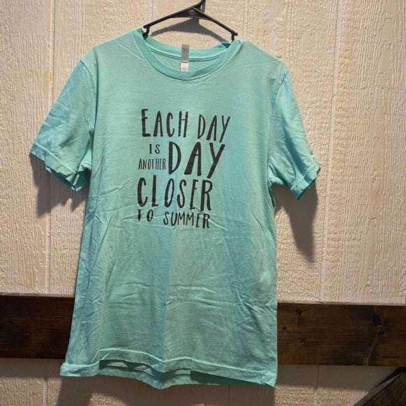 Each Day is Another Day Closer to Summer Bella Canvas large graphic t‎ shirt - Picture 1 of 2